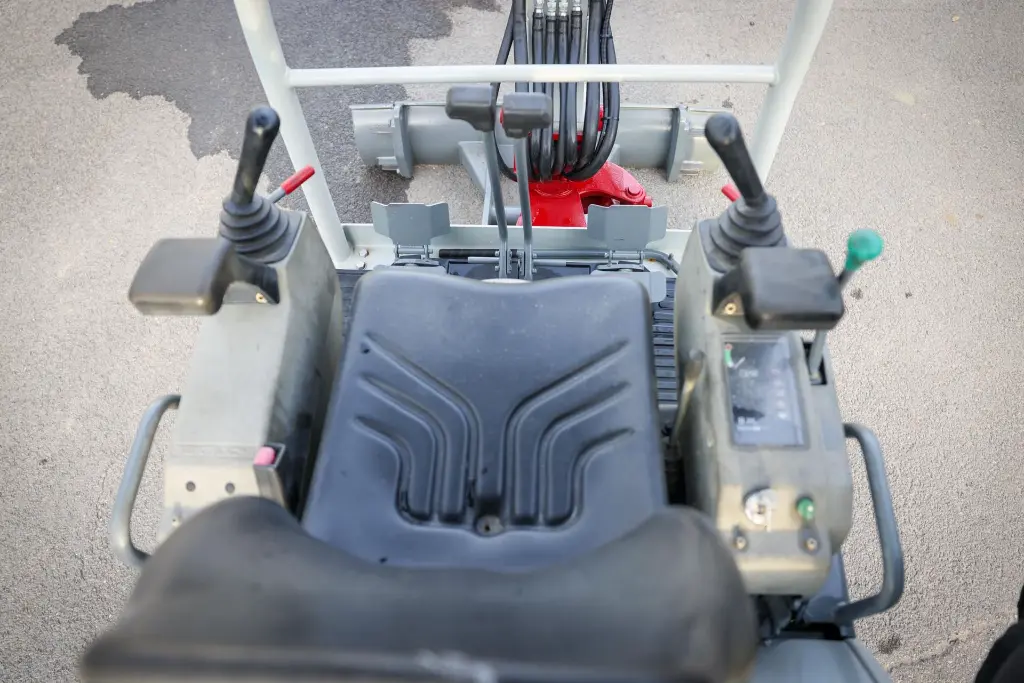 TAKEUCHI_TB016-E.39 (6).webp