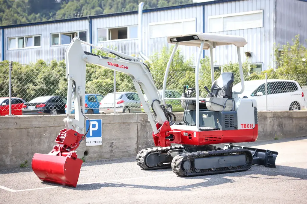 TAKEUCHI TB 016 _ E.28.23