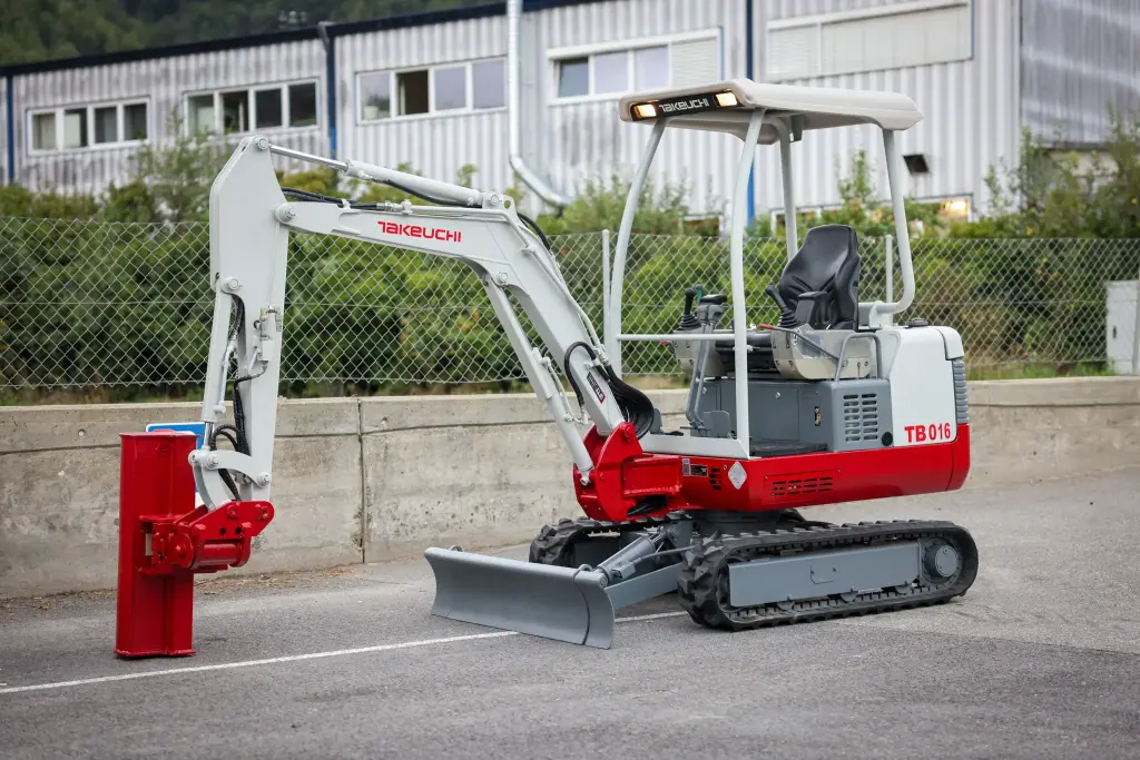 TAKEUCHI TB 016 - E.38.25