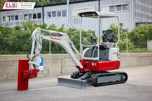 [E.27.25] TAKEUCHI TB 215R - E.27.25